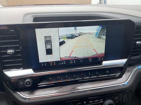 Used 2025 Chevrolet Silverado 1500 LTZ AWD/4WD image 17
