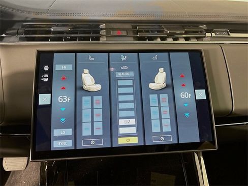 Used 2025 Land Rover Range Rover Sport SE image 18