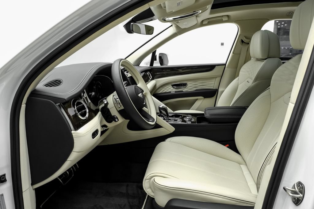 Used 2024 Bentley Bentayga AWD/4WD image 8