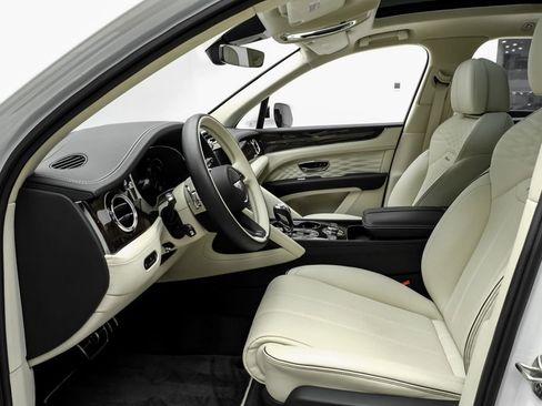 Used 2024 Bentley Bentayga AWD/4WD image 8