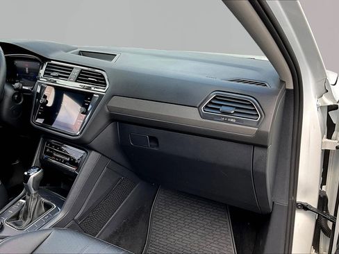 Used 2023 Volkswagen Tiguan SE AWD/4WD image 26