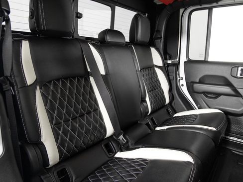 Used 2020 Jeep Gladiator Overland image 23