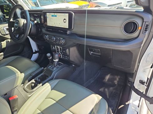 Certified 2026 Jeep Gladiator Mojave AWD/4WD image 17