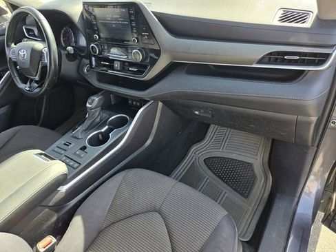 Used 2021 Toyota Highlander LE image 18
