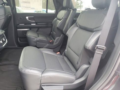 New 2025 Ford Expedition Platinum w/ Stealth Performance Package image 19