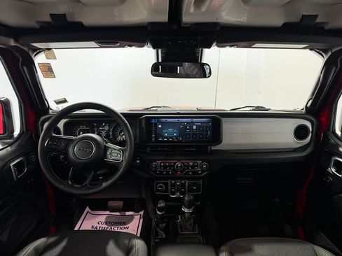 Used 2025 Jeep Wrangler Unlimited Sport AWD/4WD image 2