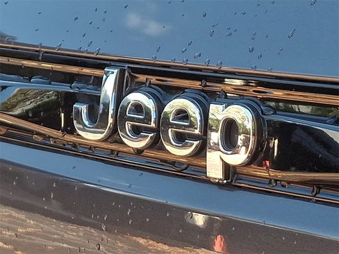 Used 2022 Jeep Grand Cherokee Overland w/ Adv Protech Group III image 30