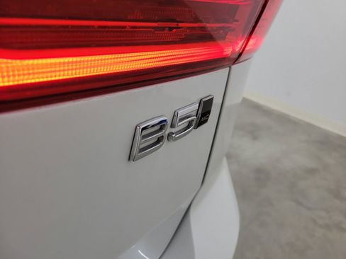 Used 2025 Volvo XC60 B5 Core image 8