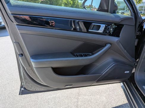 Used 2020 Porsche Panamera RWD image 12