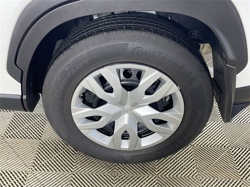 Used 2025 Toyota Corolla Cross L image 18