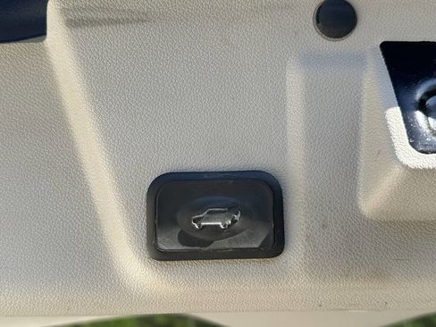 Used 2015 Buick Enclave Leather image 16