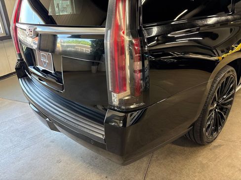 Used 2016 Cadillac Escalade ESV Premium AWD/4WD image 22