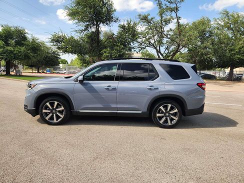 Used 2025 Honda Pilot Touring image 4