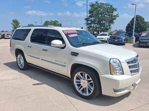 Used 2014 Cadillac Escalade ESV Platinum AWD/4WD image 2
