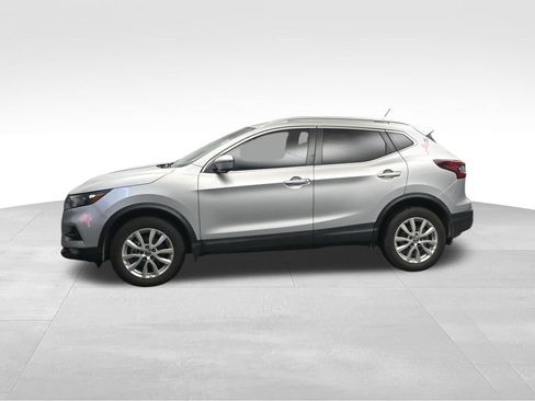 Used 2022 Nissan Rogue Sport SV w/ Technology Package FWD image 2