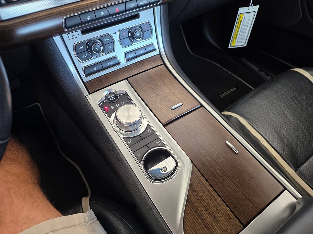 Used 2013 Jaguar XF 3.0 RWD image 28