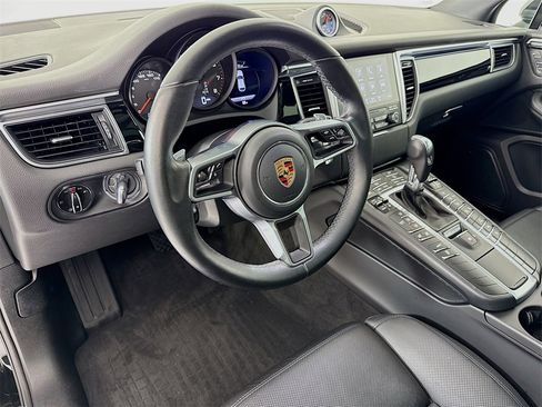 Used 2017 Porsche Macan image 4