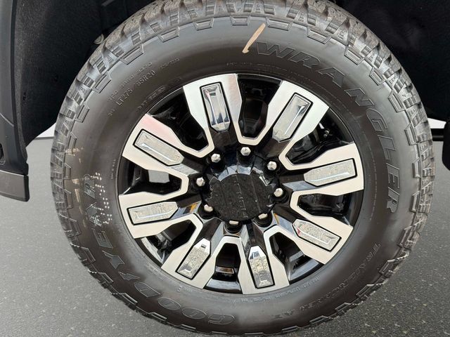 New 2026 GMC Sierra 2500 Denali w/ Denali Reserve Package AWD/4WD image 10