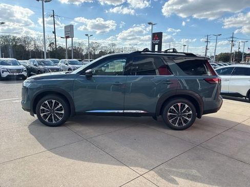 New 2026 Nissan Pathfinder Platinum w/ Cargo Package FWD image 4