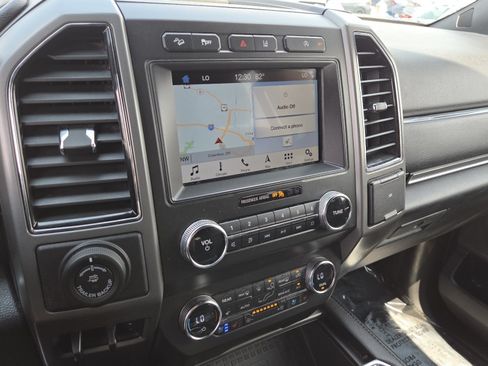 Used 2019 Ford Expedition XLT w/ Equipment Group 202A AWD/4WD image 27