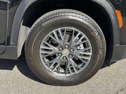 Used 2025 Chevrolet Traverse LT FWD image 27