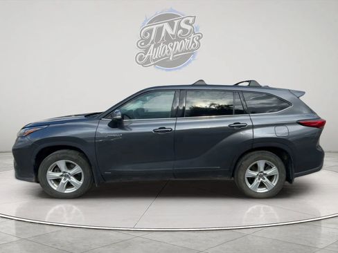 Used 2020 Toyota Highlander LE image 2