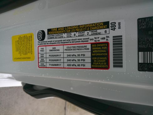 Used 2025 Toyota Sienna LE image 40