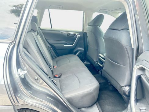 Used 2021 Toyota RAV4 LE FWD image 13