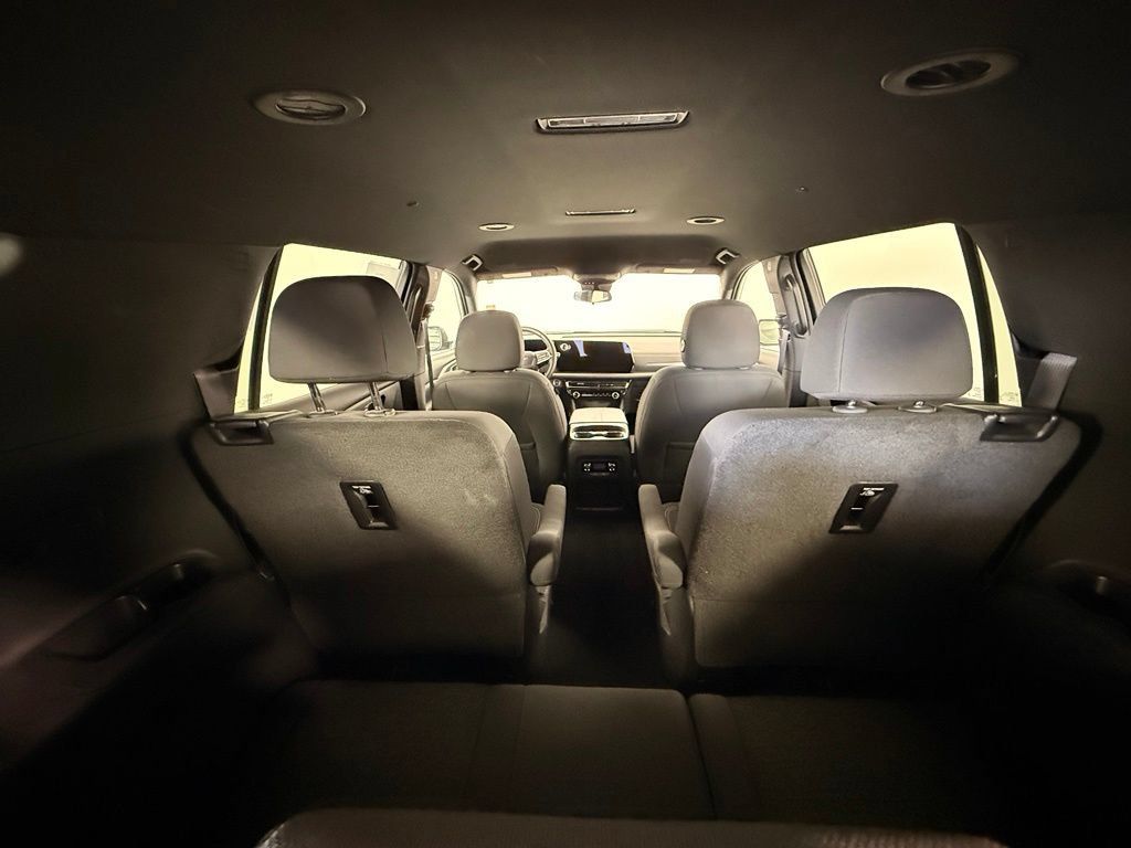 Used 2025 Chevrolet Traverse LT AWD/4WD image 12