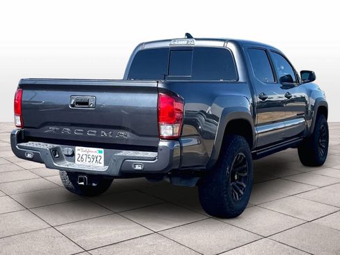 Used 2020 Toyota Tacoma TRD Off-Road w/ TRD Premium Off Road Package AWD/4WD image 9
