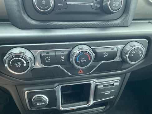 Used 2020 Jeep Wrangler Sport image 18