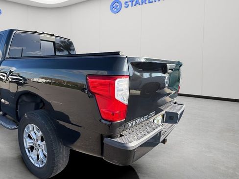 Used 2017 Nissan Titan SL image 4