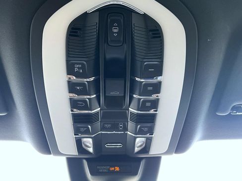 Used 2019 Porsche Macan S AWD/4WD image 18