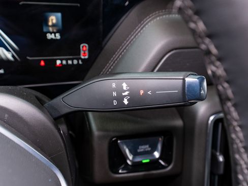 Used 2025 GMC Yukon XL Denali image 28