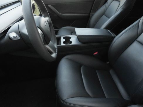 Used 2022 Tesla Model Y Performance AWD/4WD image 11