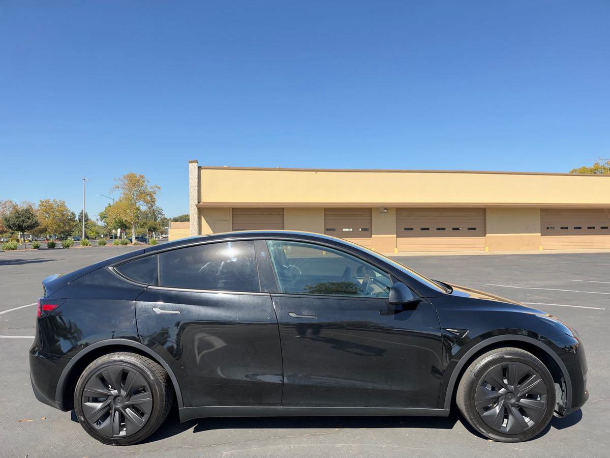 Used 2024 Tesla Model Y Long Range AWD/4WD image 8