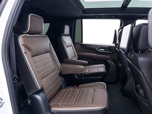 Used 2025 GMC Yukon XL Denali Ultimate AWD/4WD image 42