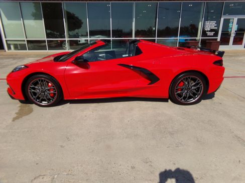 Used 2024 Chevrolet Corvette Stingray Preferred Conv w/ Z51 Performance Package RWD image 8
