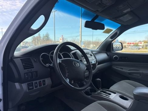 Used 2011 Toyota Tacoma 4x4 Double Cab image 9