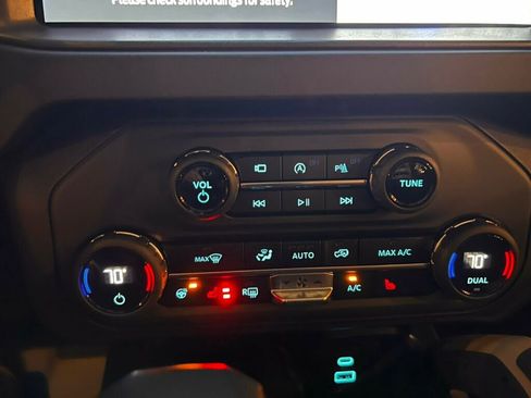 Used 2025 Ford Bronco Badlands image 23