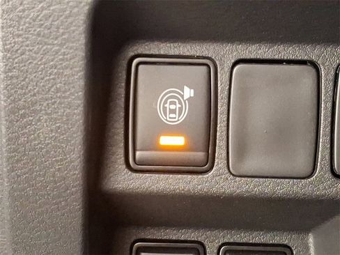 Used 2022 Nissan Frontier PRO-4X w/ Technology Package image 25