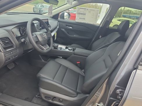 New 2026 Nissan Rogue SV AWD/4WD image 15