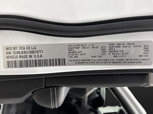 Used 2025 Jeep Grand Cherokee L Limited w/ Black Appearance Package image 41