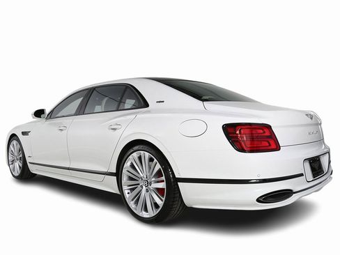 Used 2025 Bentley Flying Spur Plug-In Hybrid image 3