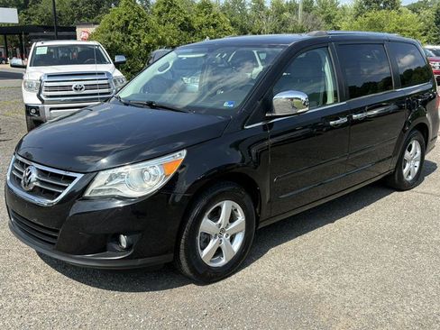 Used 2013 Volkswagen Routan SEL Premium FWD image 25