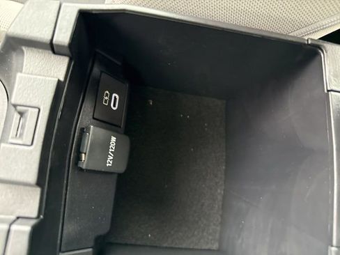 Used 2025 Toyota Corolla LE FWD image 20