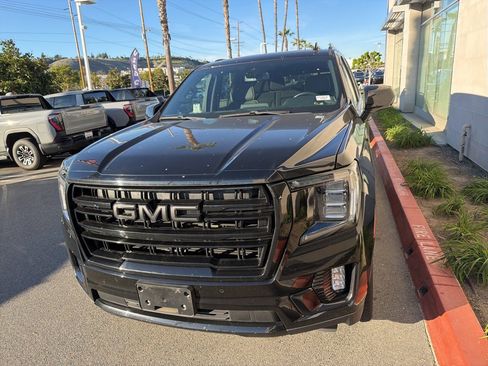 Used 2022 GMC Yukon SLT image 1