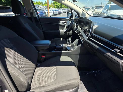 Used 2023 Kia Sportage LX FWD image 11