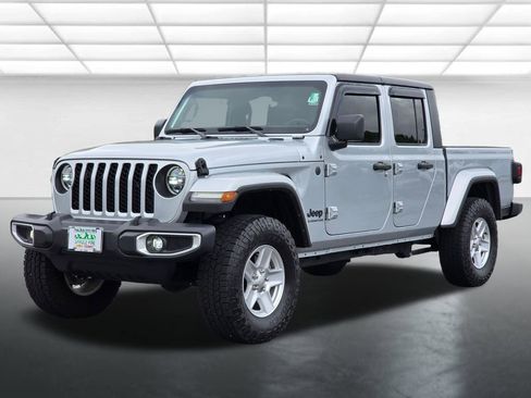 Used 2022 Jeep Gladiator Sport AWD/4WD image 2