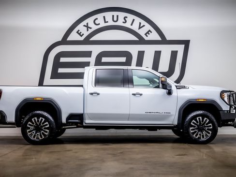 Used 2026 GMC Sierra 2500 Denali Ultimate AWD/4WD image 9